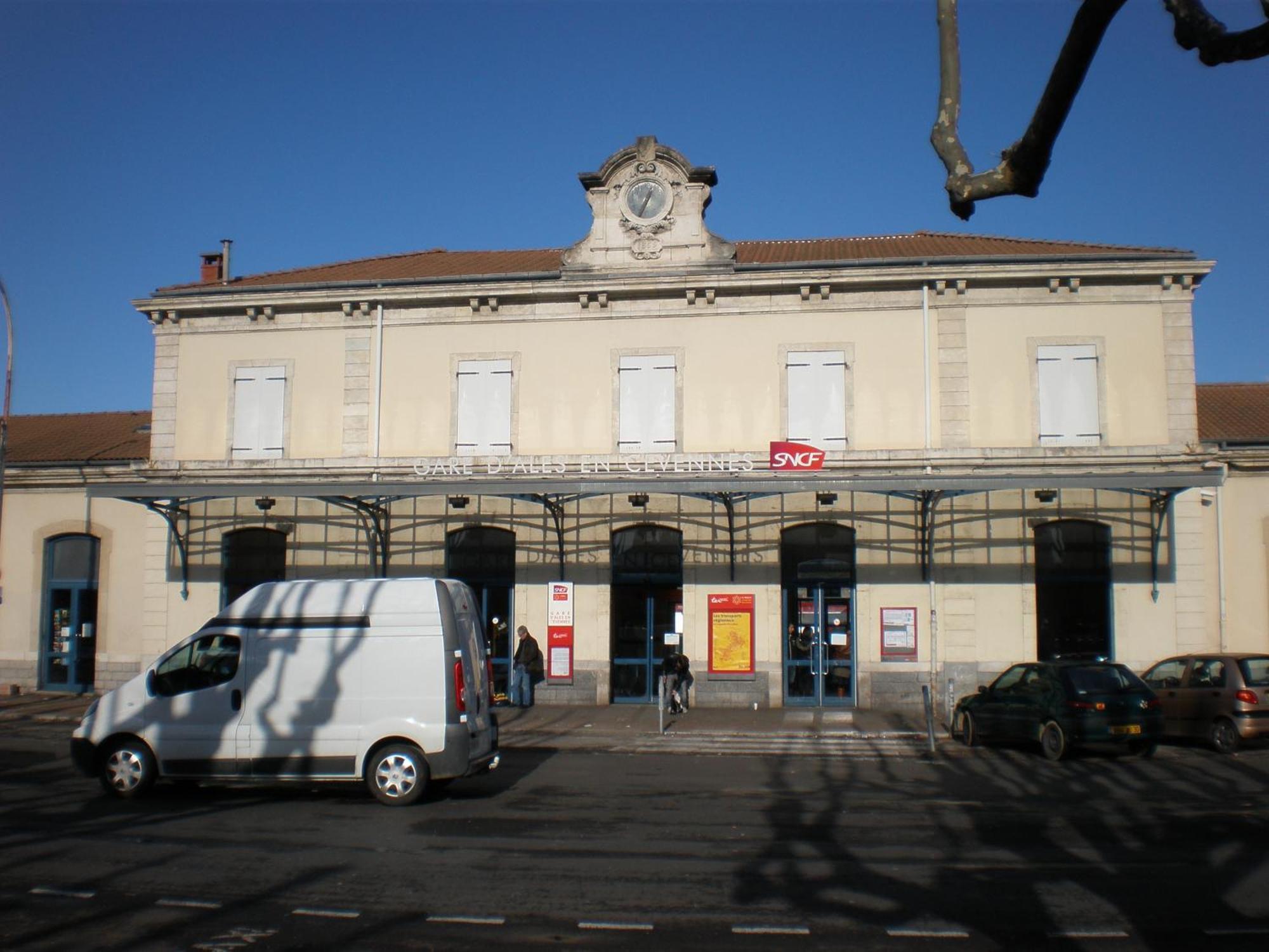 Appart Hotel Les Fleurs Alès Exterior foto