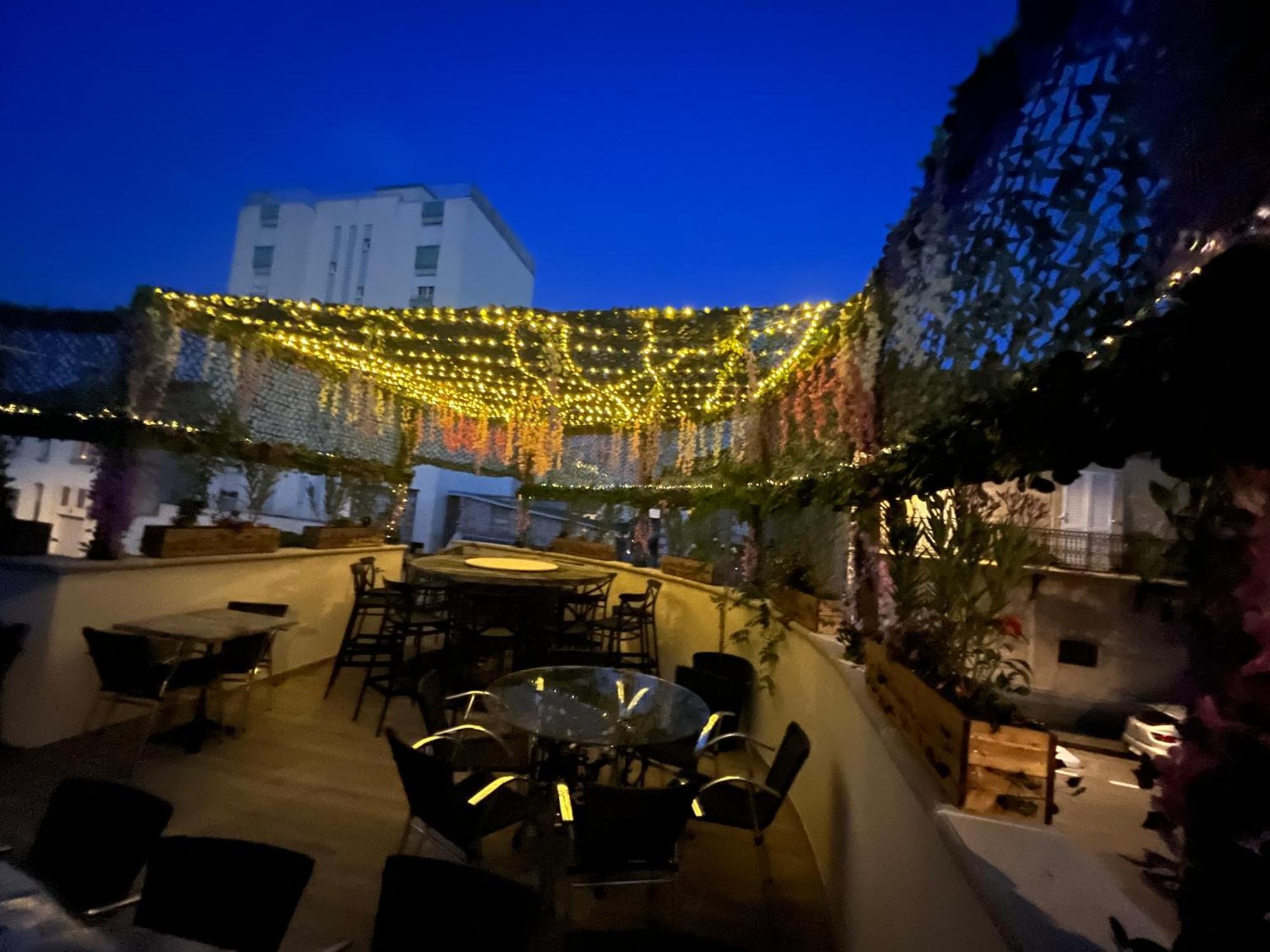 Appart Hotel Les Fleurs Alès Exterior foto